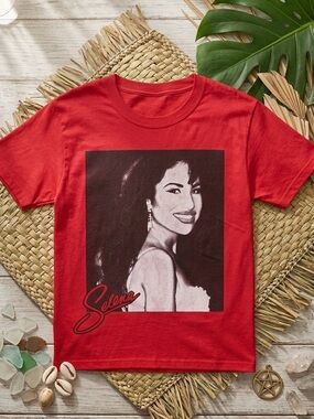 SELENA Vintage Women’s Quintanilla Graphic Portrait T-Shirt Red Short Sleeve